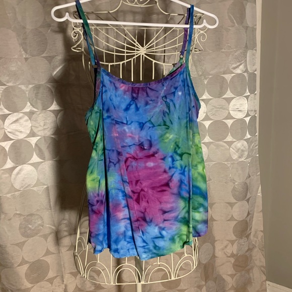 Bundle of XL tanks - Picture 3 of 5